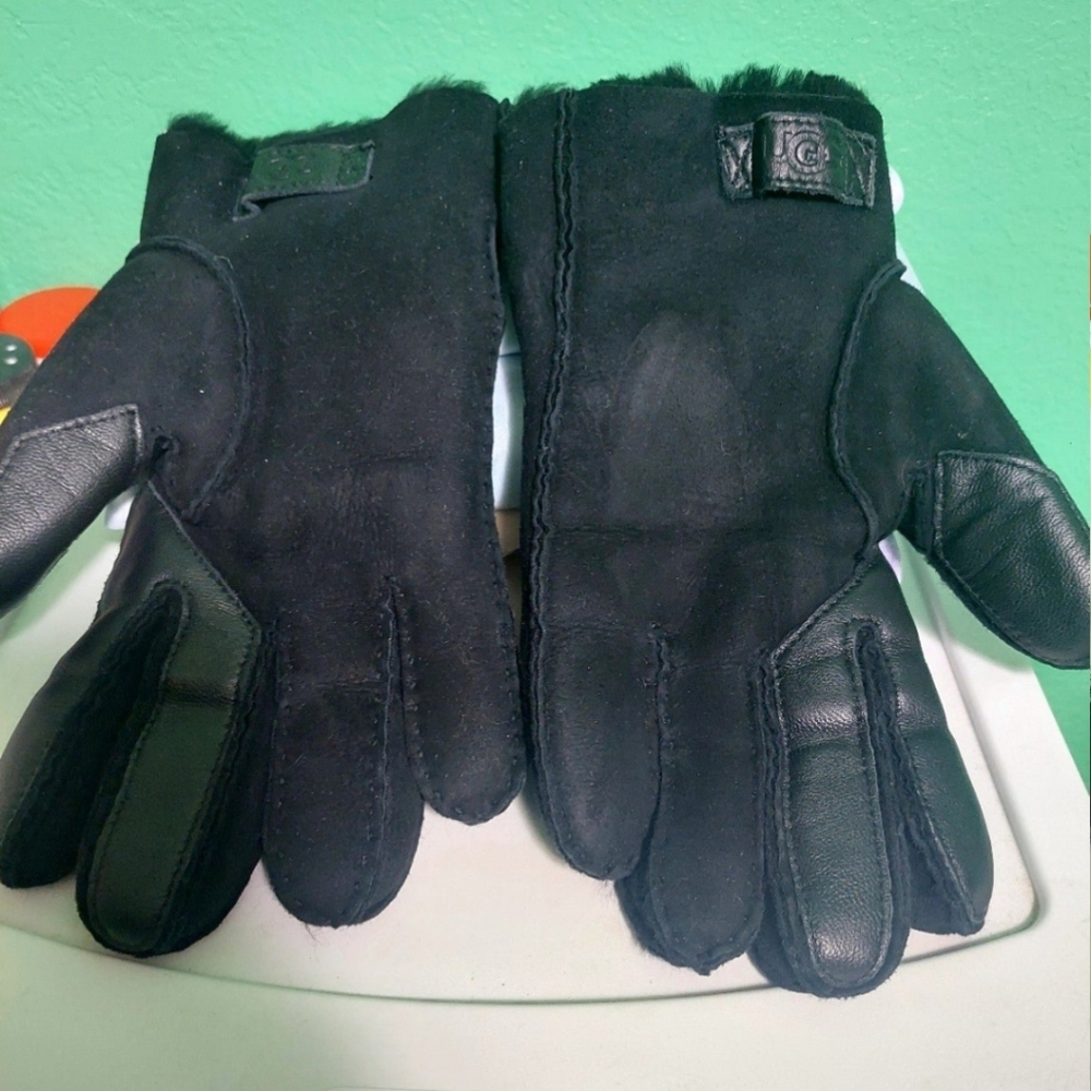 Woman's gloves